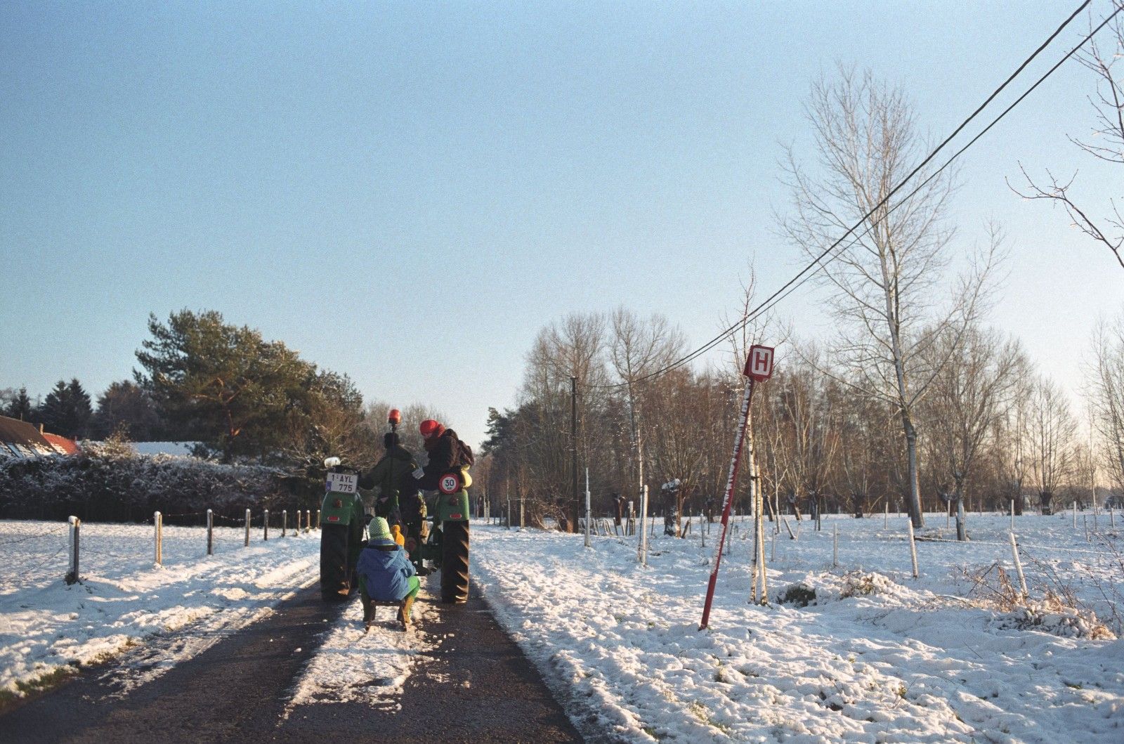 AGFA_200_PULLING_SNOW_TRACTOR_BELGIUM_COOLSCAN_R8_35MM_FILM_ANALOG_JIPVANKUIJK