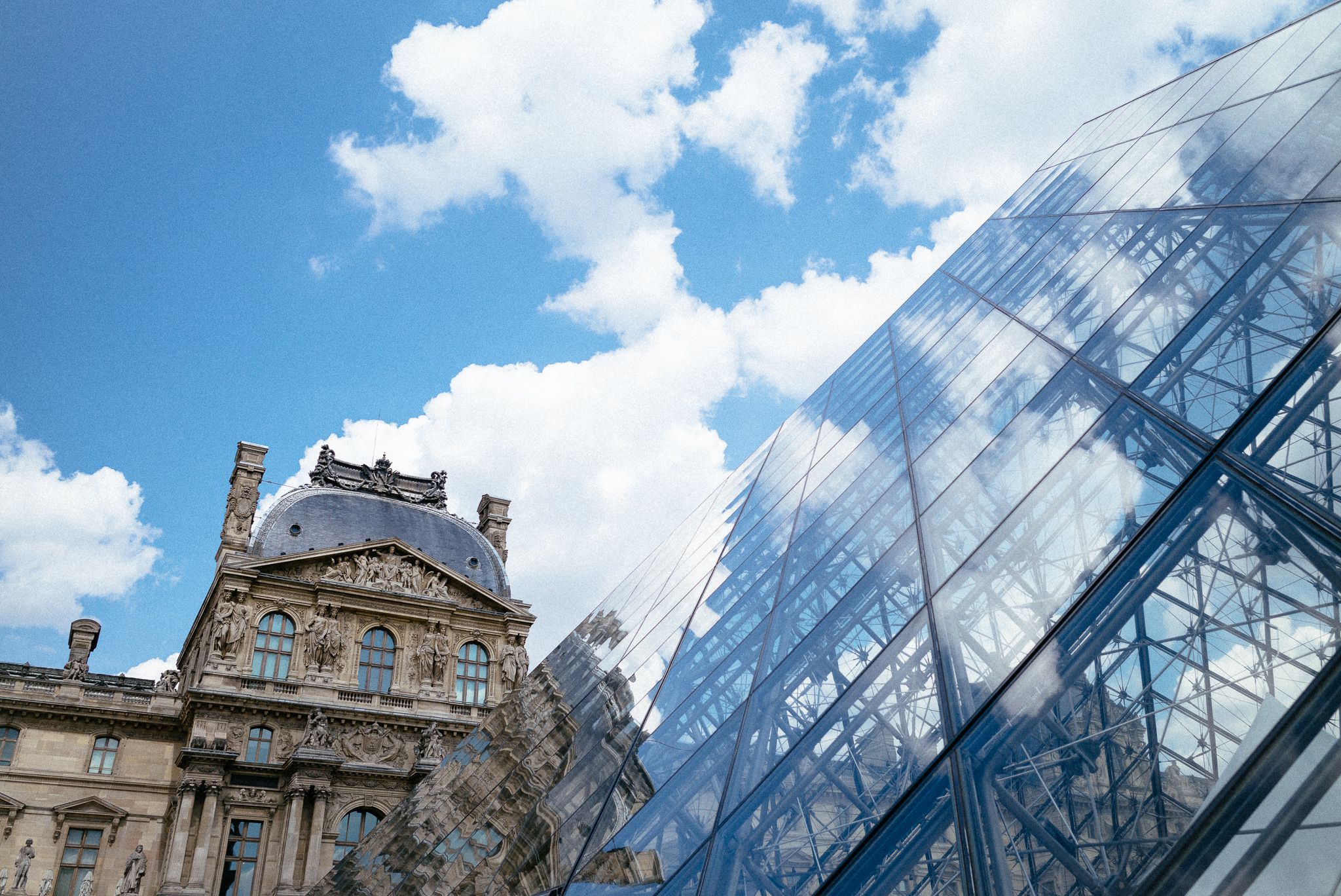 france_paris_versailles_louvre_landscape_pyramid_28mm_elmarit